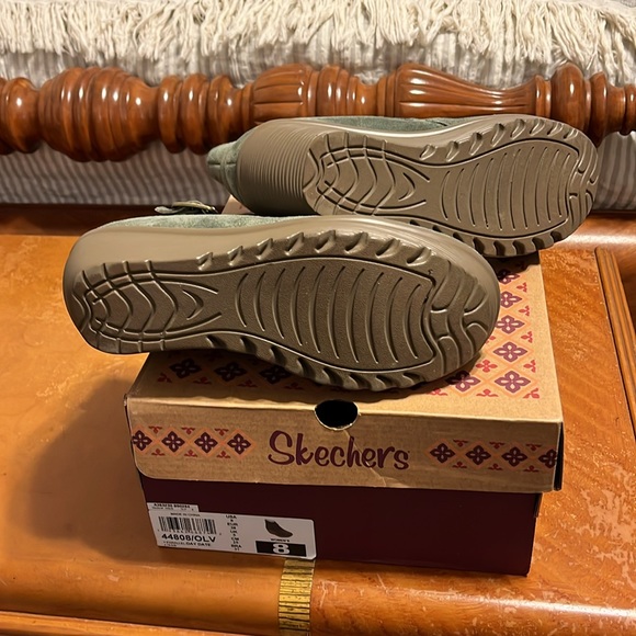 Skechers Parallel Day Date Olive Suede Wedge Boots Size 8 - Picture 3 of 4